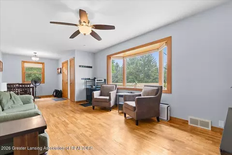 205 W Herbison Rd, Dewitt, MI 48820 photo 8