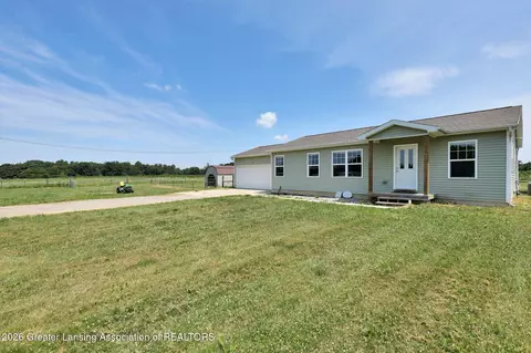 7045 Peck Rd, Eaton Rapids, MI 48827