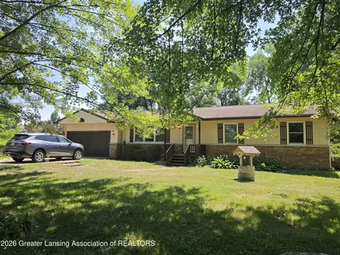 10265 W Eaton Hwy, Grand Ledge, MI 48837