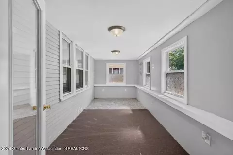 733 Loomis St, Jackson, MI 49202 photo 5