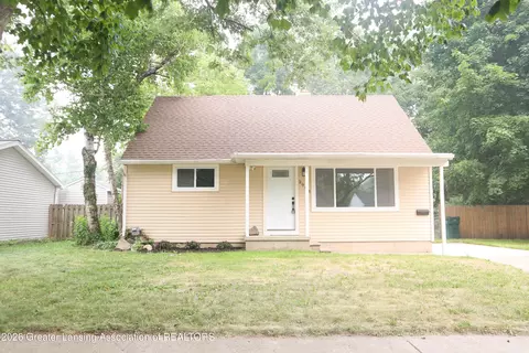 2928 Lafayette Cir, Lansing, MI 48906