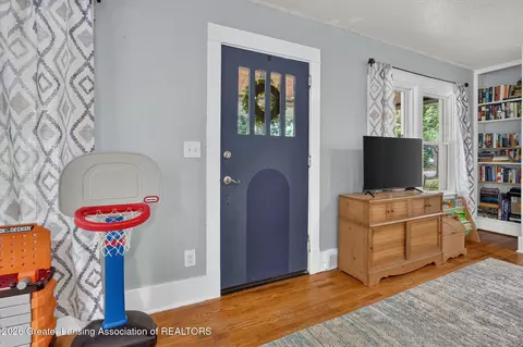 Entry Way - 908 Britten Ave, Lansing, MI 48910 photo 1 of 7