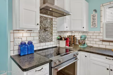 Kitchen - 908 Britten Ave, Lansing, MI 48910 photo 4 of 6