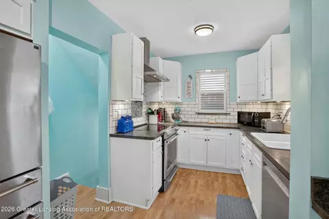 Kitchen - 908 Britten Ave, Lansing, MI 48910 photo 5 of 6