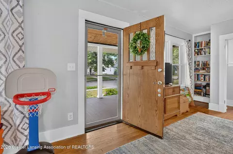 Entry Way - 908 Britten Ave, Lansing, MI 48910 photo 2 of 7