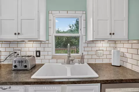 Kitchen - 908 Britten Ave, Lansing, MI 48910 photo 2 of 6