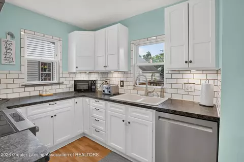 Kitchen - 908 Britten Ave, Lansing, MI 48910 photo 1 of 6