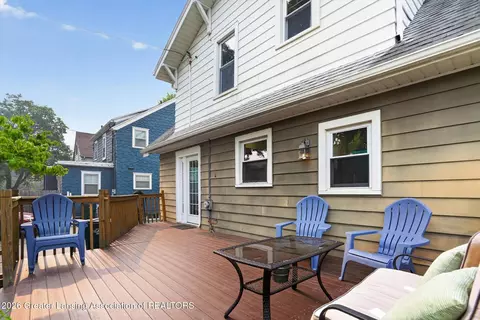 Exterior - 908 Britten Ave, Lansing, MI 48910 photo 7 of 9
