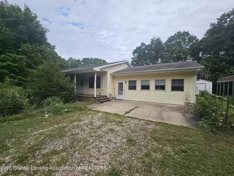 1617 S Ionia Rd, Vermontville, MI 49096