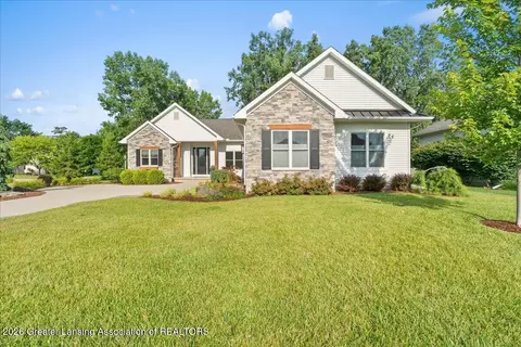 822 Laurelwood Dr, Lansing, MI 48917