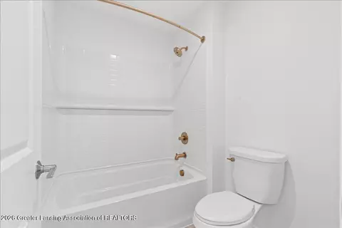 Bath - 3535 Stanwood Dr, Dewitt, MI 48820 photo 5 of 12