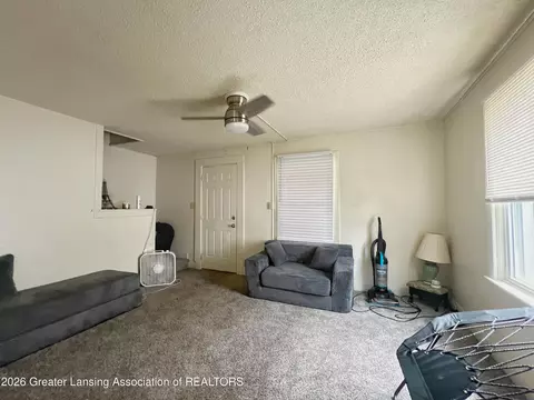 Living - 708 Orange, Jackson, MI 49202 photo 2 of 4