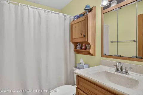 Bath - 12674 Sunsdown Ln, Sunfield, MI 48890 photo 3 of 5