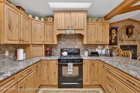 Kitchen - 12674 Sunsdown Ln, Sunfield, MI 48890 photo 2 of 6