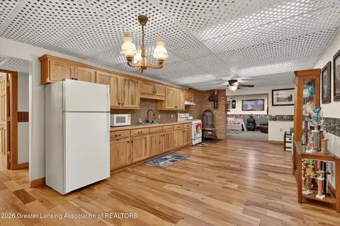 Kitchen - 12674 Sunsdown Ln, Sunfield, MI 48890 photo 4 of 6