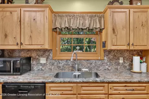 Kitchen - 12674 Sunsdown Ln, Sunfield, MI 48890 photo 3 of 6