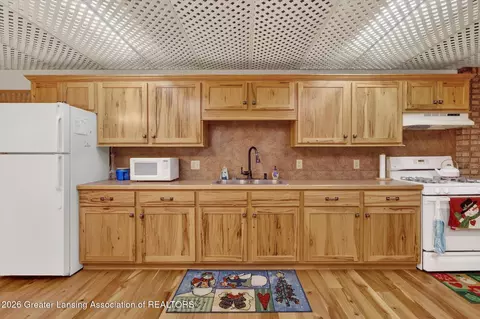 Kitchen - 12674 Sunsdown Ln, Sunfield, MI 48890 photo 6 of 6