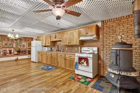 Kitchen - 12674 Sunsdown Ln, Sunfield, MI 48890 photo 5 of 6