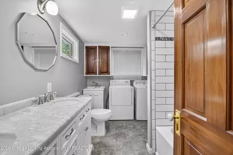 Bath - 128 E Orchard St, Perry, MI 48872 photo 1 of 5