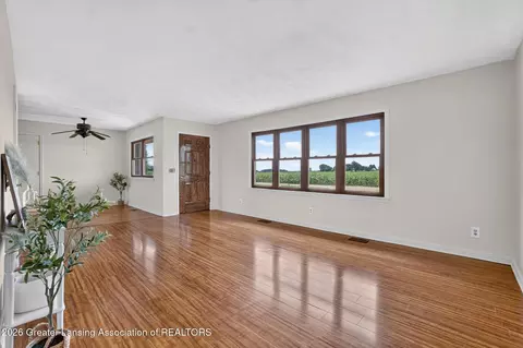 Living - 4600 W Marshall Rd, Saint Johns, MI 48879 photo 4 of 7