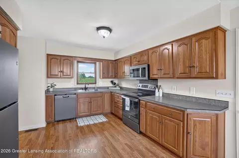 Kitchen - 4600 W Marshall Rd, Saint Johns, MI 48879 photo 2 of 4