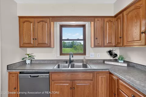Kitchen - 4600 W Marshall Rd, Saint Johns, MI 48879 photo 4 of 4