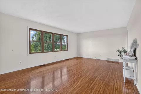 Living - 4600 W Marshall Rd, Saint Johns, MI 48879 photo 2 of 7