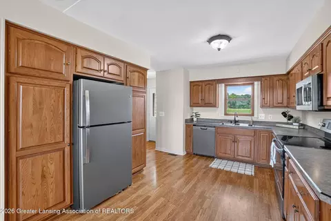 Kitchen - 4600 W Marshall Rd, Saint Johns, MI 48879 photo 1 of 4