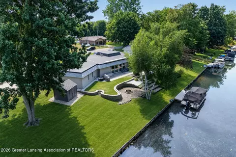 2027 Island Dr, Wayland, MI 49348