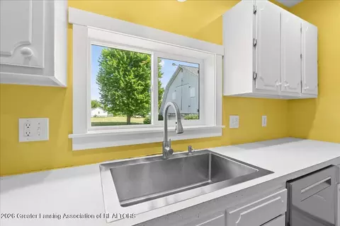 Kitchen - 4885 W Locke Rd, Perry, MI 48872 photo 4 of 5