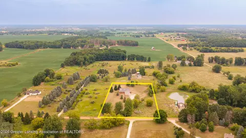 5795 E Centerline Rd, Saint Johns, MI 48879 photo 3