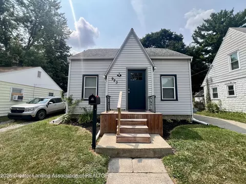 923 Cawood St, Lansing, MI 48915