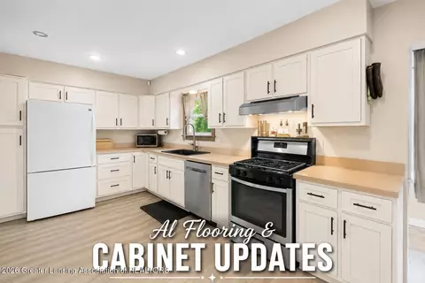 Kitchen - 2016 S Aurelius Rd, Mason, MI 48854 photo 2 of 3