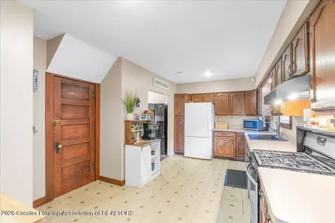Entry Way - 2016 S Aurelius Rd, Mason, MI 48854 photo 5 of 8