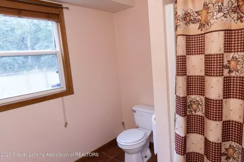 Bath - 8980 E 56th St, Newaygo, MI 49337 photo 3 of 3