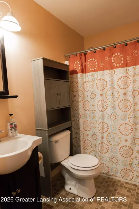 Bath - 8980 E 56th St, Newaygo, MI 49337 photo 2 of 3