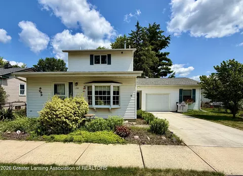 235 S Benjamin St, Fowlerville, MI 48836