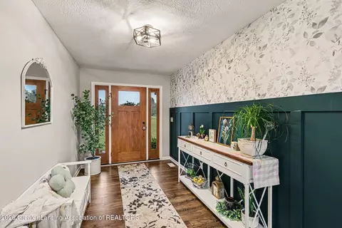 Entry Way - 10933 S Wacousta Rd, Dewitt, MI 48820 photo 1 of 5