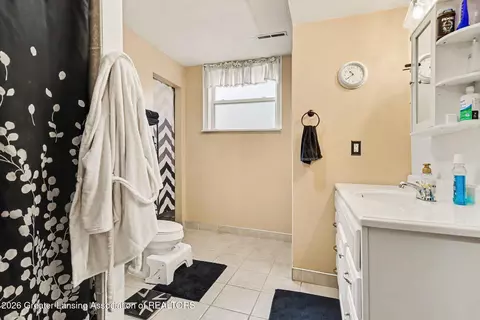Bath - 210 Devon Hill Dr, Mason, MI 48854 photo 2 of 2