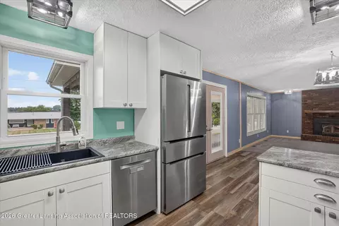 Kitchen - 1109 Mora Cir, Dewitt, MI 48820 photo 1 of 3