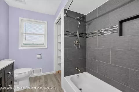 Bath - 1109 Mora Cir, Dewitt, MI 48820 photo 2 of 4