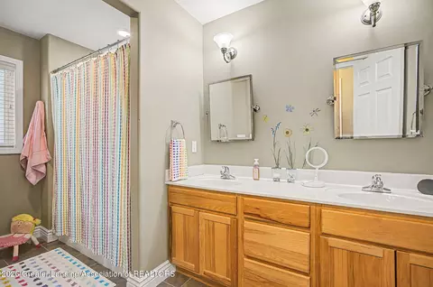 Bath - 2047 Arbor Meadows Dr, Dewitt, MI 48820 photo 6 of 7