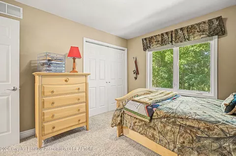 Bedroom - 2047 Arbor Meadows Dr, Dewitt, MI 48820 photo 7 of 8