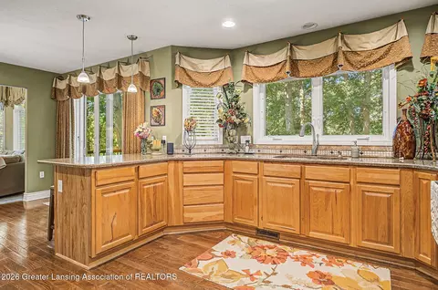 Kitchen - 2047 Arbor Meadows Dr, Dewitt, MI 48820 photo 4 of 6