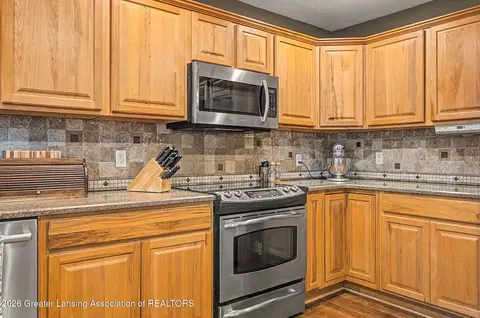 Kitchen - 2047 Arbor Meadows Dr, Dewitt, MI 48820 photo 2 of 6