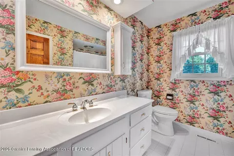 Bath - 1212 E Geneva Dr, Dewitt, MI 48820 photo 2 of 4