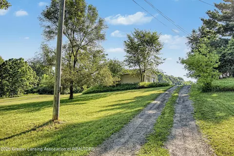 Exterior - 3625 E South St, Jackson, MI 49201 photo 6 of 6