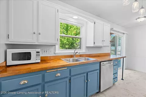 Kitchen - 2104 Edwin Pl, Lansing, MI 48911 photo 3 of 3