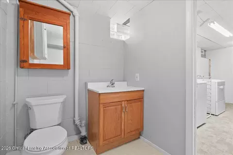 Bath - 2104 Edwin Pl, Lansing, MI 48911 photo 2 of 2