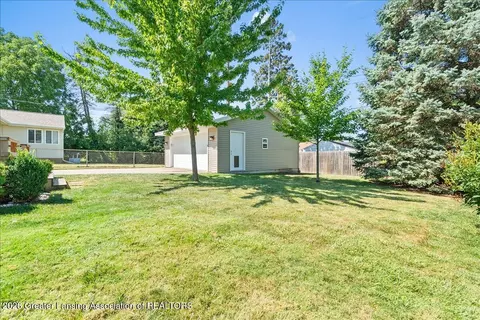 Exterior - 2104 Edwin Pl, Lansing, MI 48911 photo 4 of 6